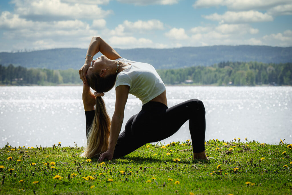 Kvinna gör yoga Sågudden Arvika