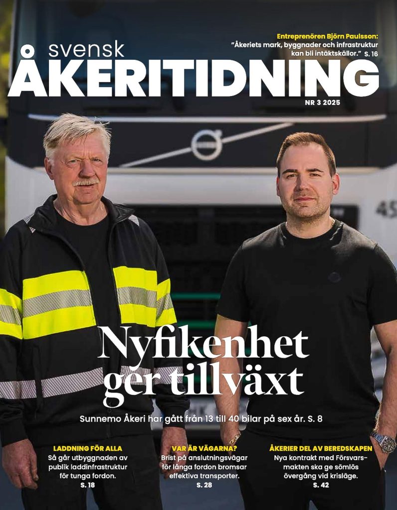 Reportagebild åt Svensk åkeritidning av två åkare på Sunnemo åkeri i Värmland.