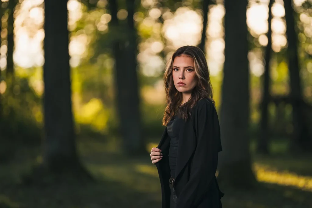 Professionell porträttfotografering i naturmiljö i Årjäng, fotograferad av PixPep – porträttfotograf i Värmland.